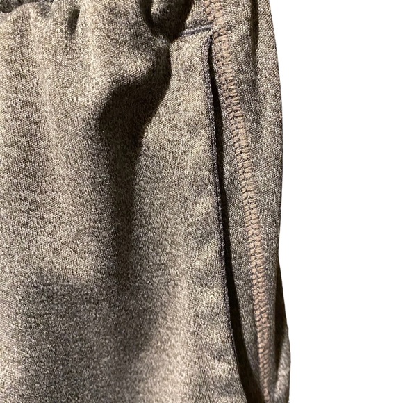 Champion Men’s Athletic Grey Elastic Waisted 2 Pocket Shorts.  Size M - Picture 3 of 4